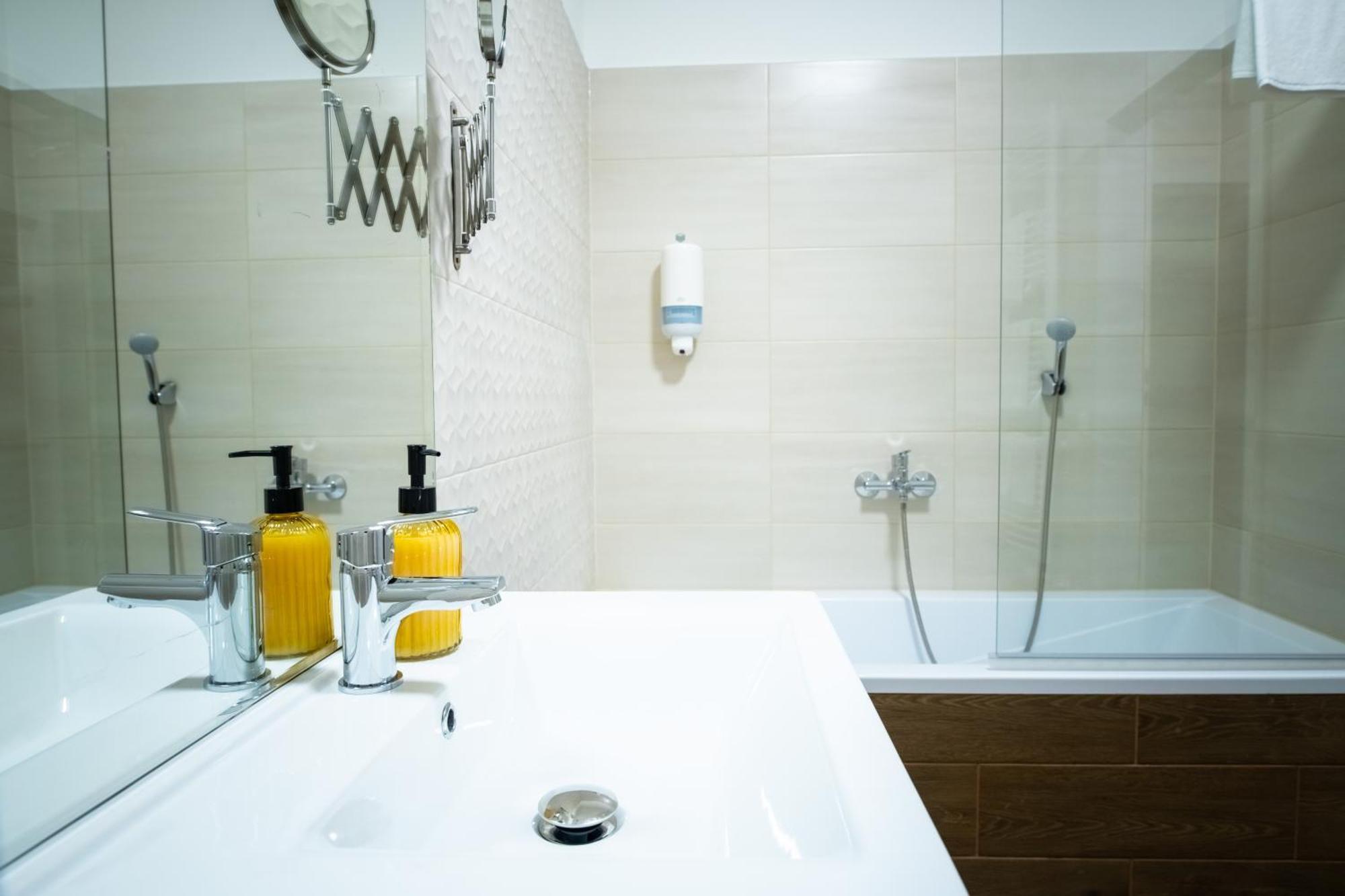 Elixir Panzio Bed & Breakfast Nyirbator Luaran gambar